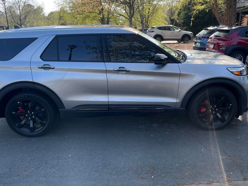 Used 2022 Ford Explorer ST w/ Equipment Group 401A image 5