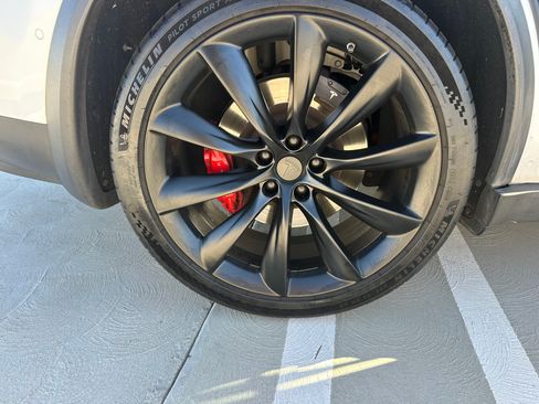 Used 2016 Tesla Model X P90D image 13