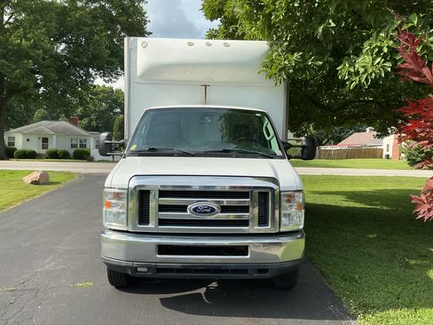Used 2015 Ford E-450 and Econoline 450 Super Duty w/ Power Windows & Locks Group RWD image 13