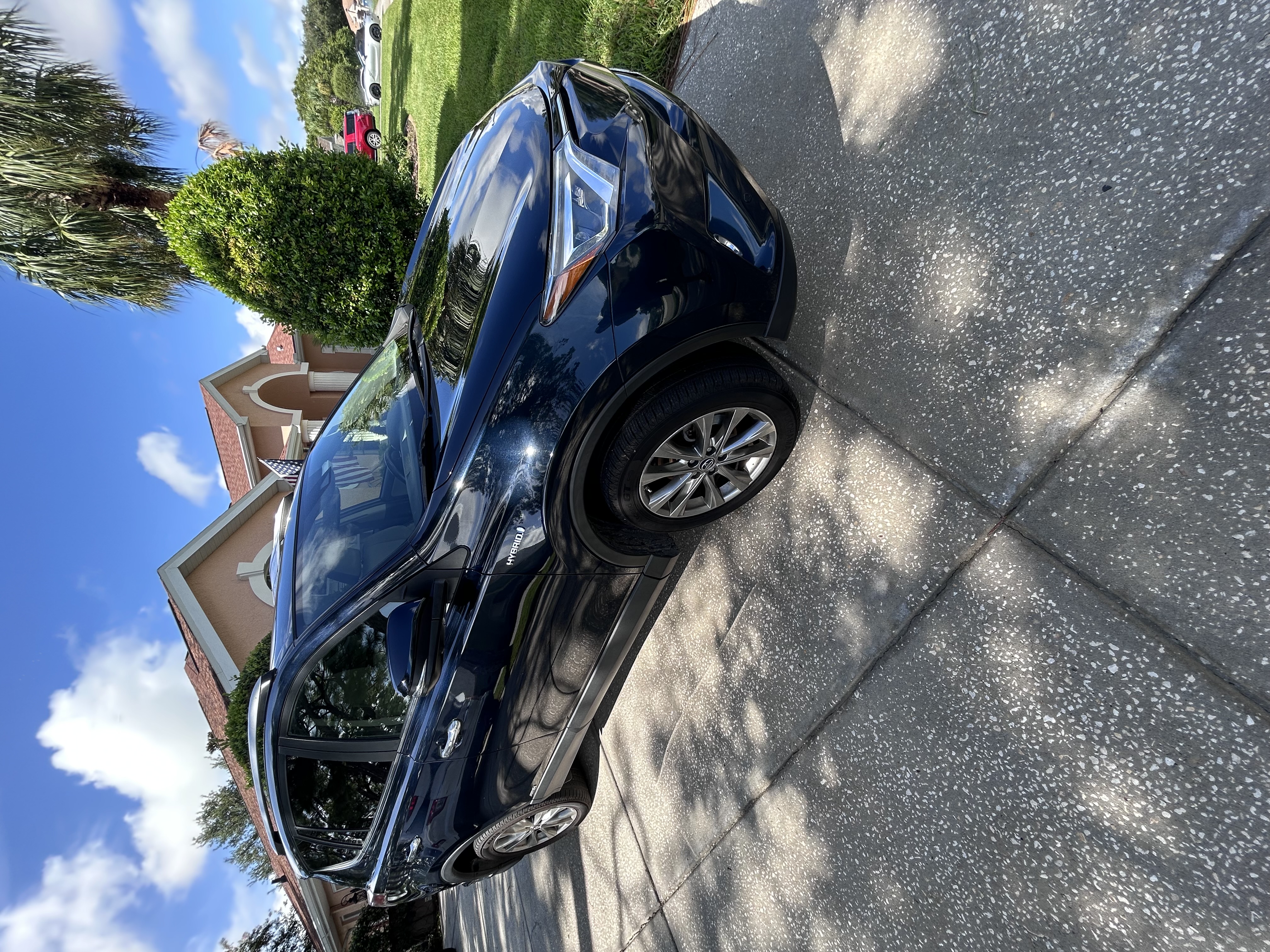 Used 2018 Toyota RAV4 Limited w/ Advanced Technology Package AWD/4WD image 1