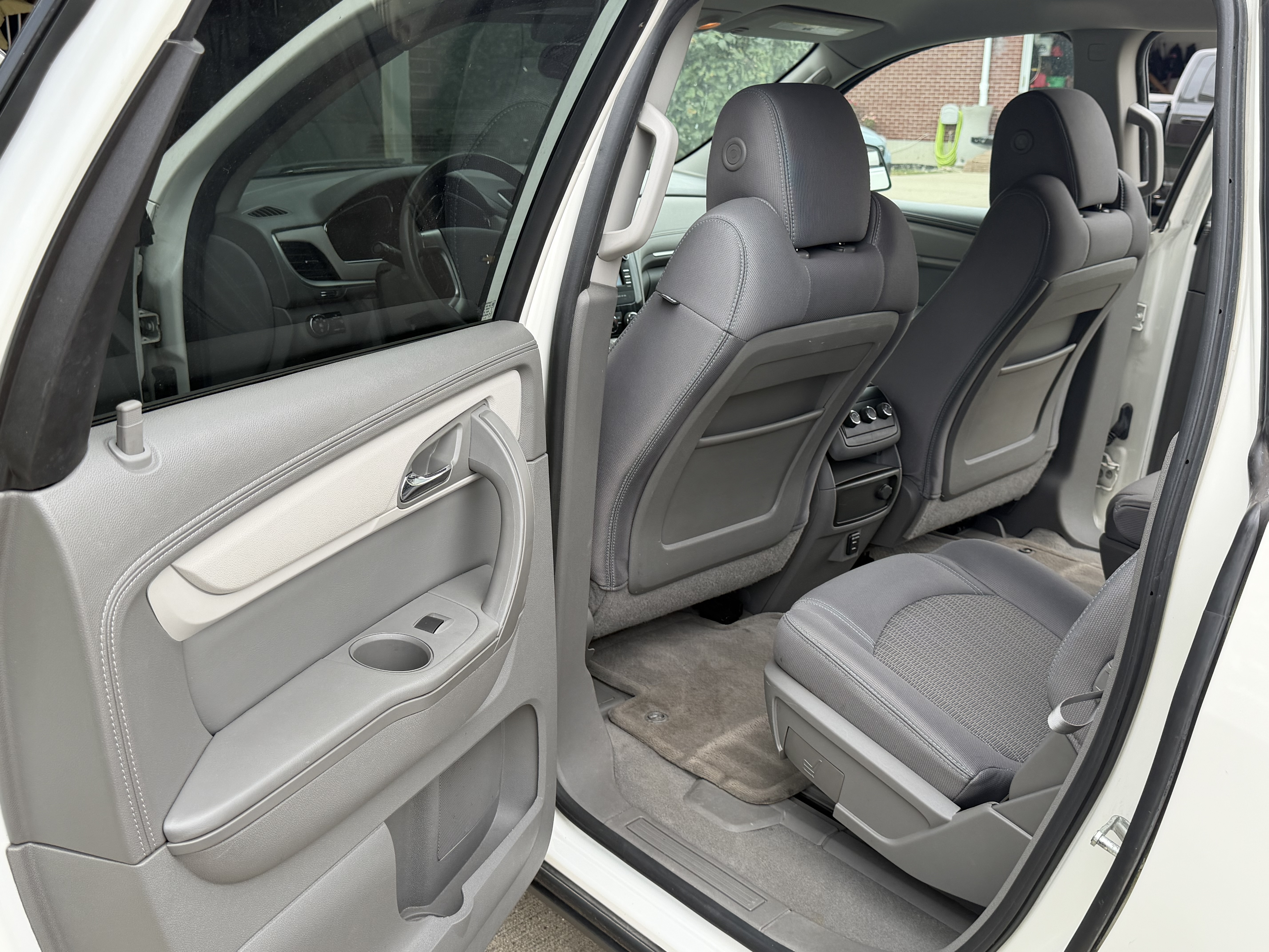 Used 2015 Chevrolet Traverse LT w/ Style and Technology Package FWD image 10
