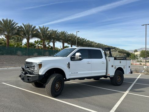 Used 2018 Ford F250 Lariat w/ Lariat Value Package image 2