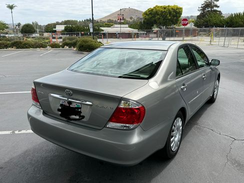 Used 2005 Toyota Camry XLE FWD image 10
