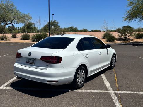 Used 2016 Volkswagen Jetta S FWD image 2