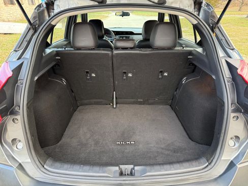 Used 2019 Nissan Kicks SR w/ SR Premium Package image 10