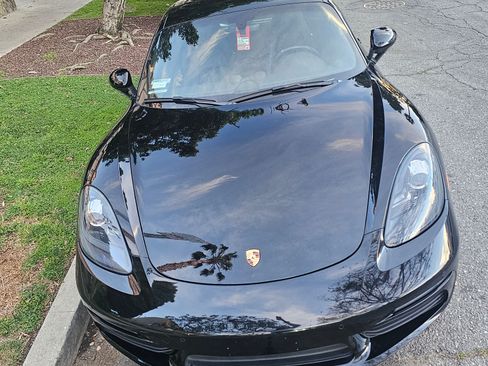 Used 2018 Porsche 718 Cayman Coupe 2D image 4