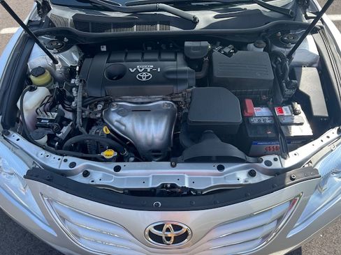 Used 2010 Toyota Camry XLE image 5