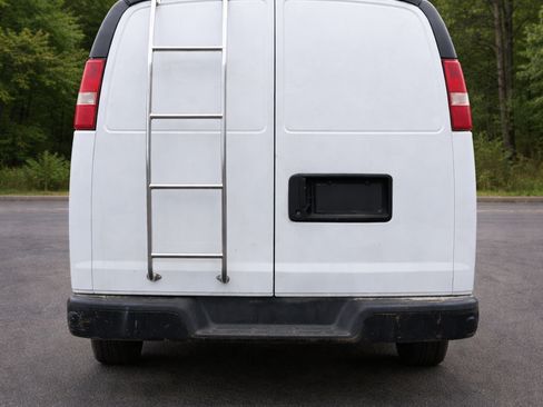 Used 2013 Chevrolet Express 2500 Van 3D image 5