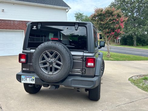 Used 2024 Jeep Wrangler Sport AWD/4WD image 6