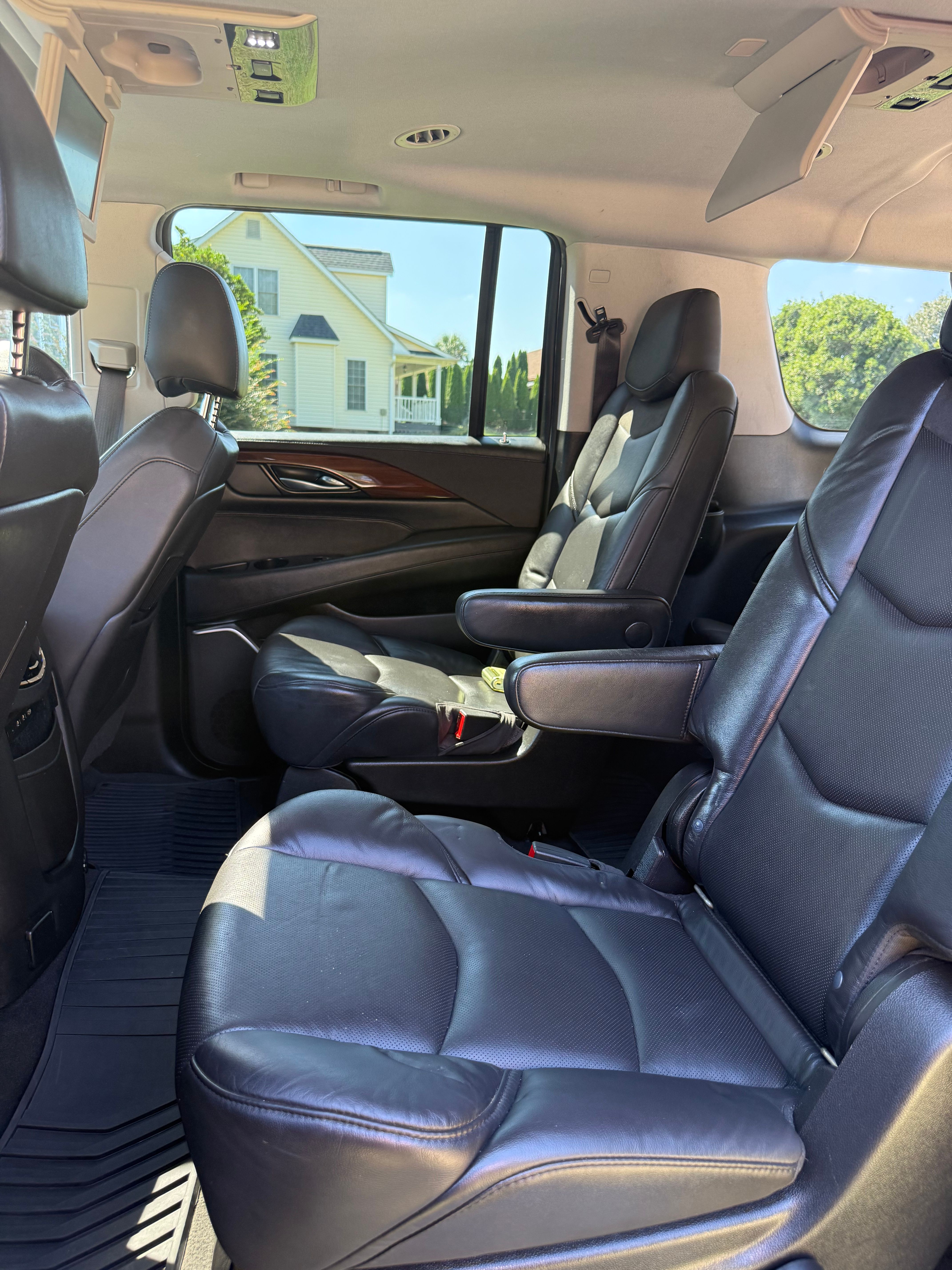 Used 2019 Cadillac Escalade ESV Luxury AWD/4WD image 22