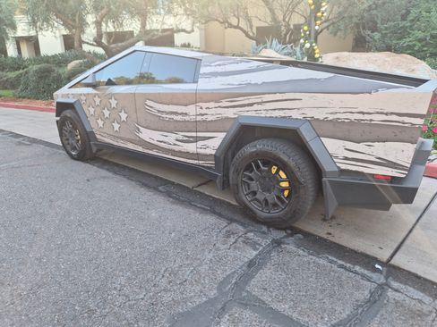 Used 2024 Tesla Cybertruck AWD Crew Cab image 10