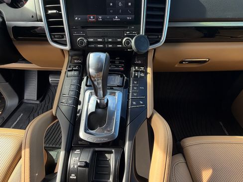 Used 2018 Porsche Cayenne Platinum Edition AWD/4WD image 17