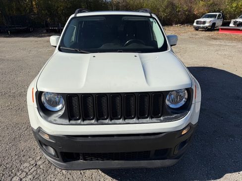 Used 2017 Jeep Renegade Altitude image 9