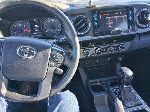 Used 2016 Toyota Tacoma TRD Off-Road image 10