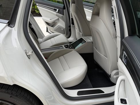 Used 2023 Porsche Panamera 4 Platinum Edition image 14