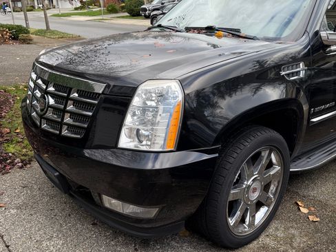 Used 2009 Cadillac Escalade ESV AWD w/ Livery Package image 1