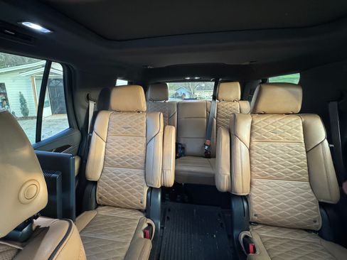 Used 2022 Cadillac Escalade Sport image 5