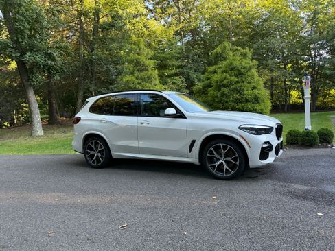 Used 2021 BMW X5 xDrive40i w/ M Sport Package AWD/4WD image 1