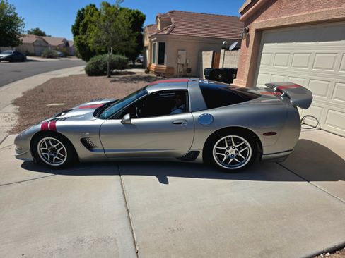 Used 1998 Chevrolet Corvette Coupe w/ Roof Pkg image 1