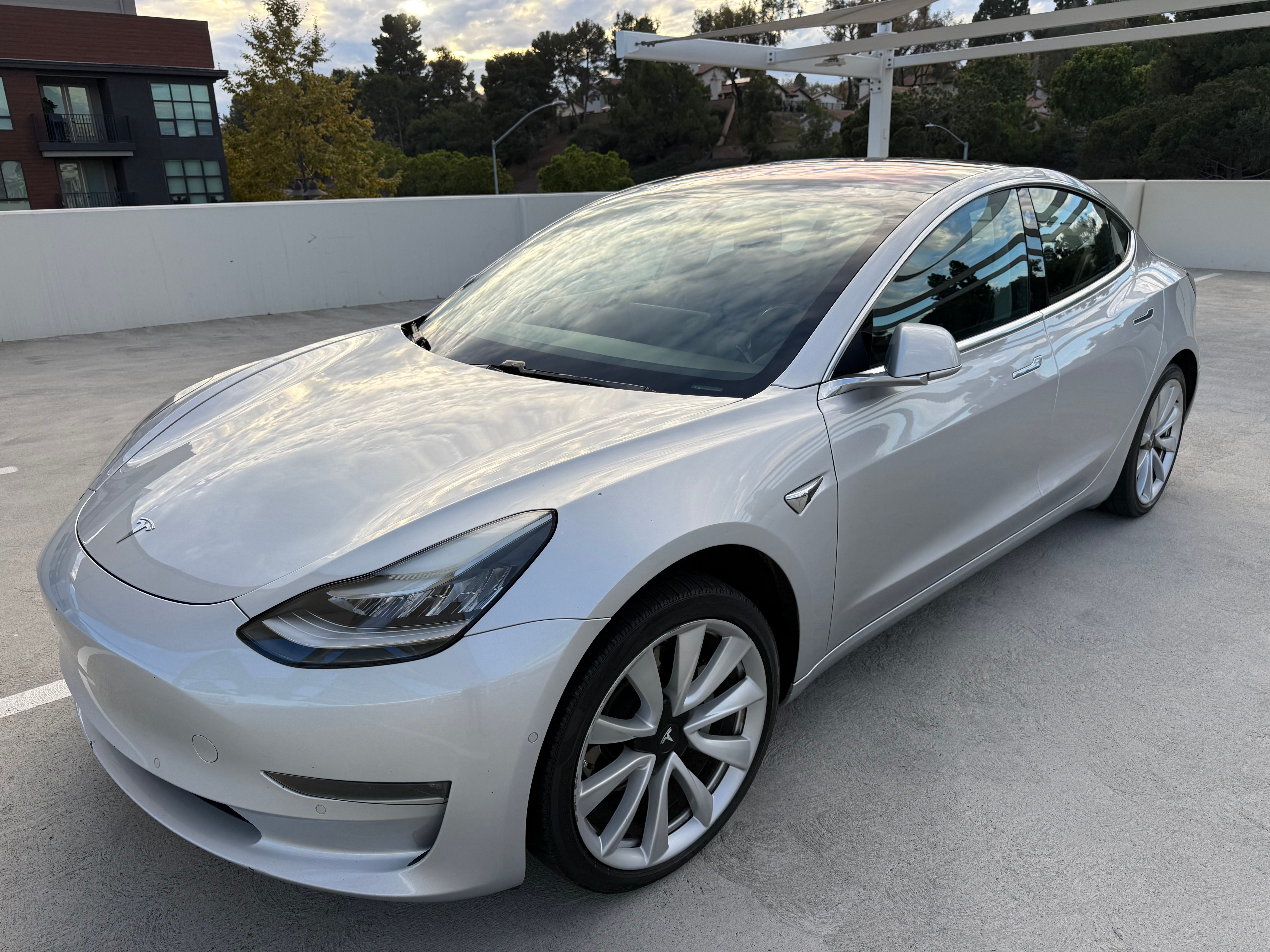 Used 2018 Tesla Model 3 Long Range RWD image 1