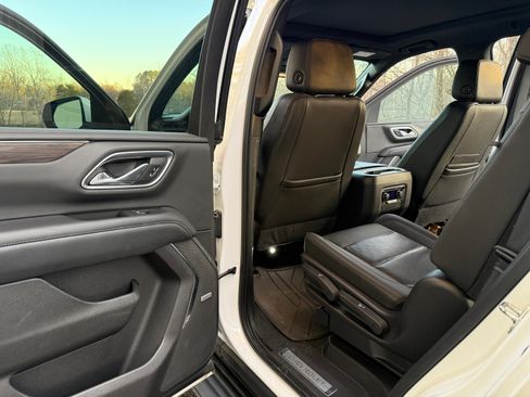 Used 2021 Chevrolet Tahoe LT w/ LT Signature Package image 12