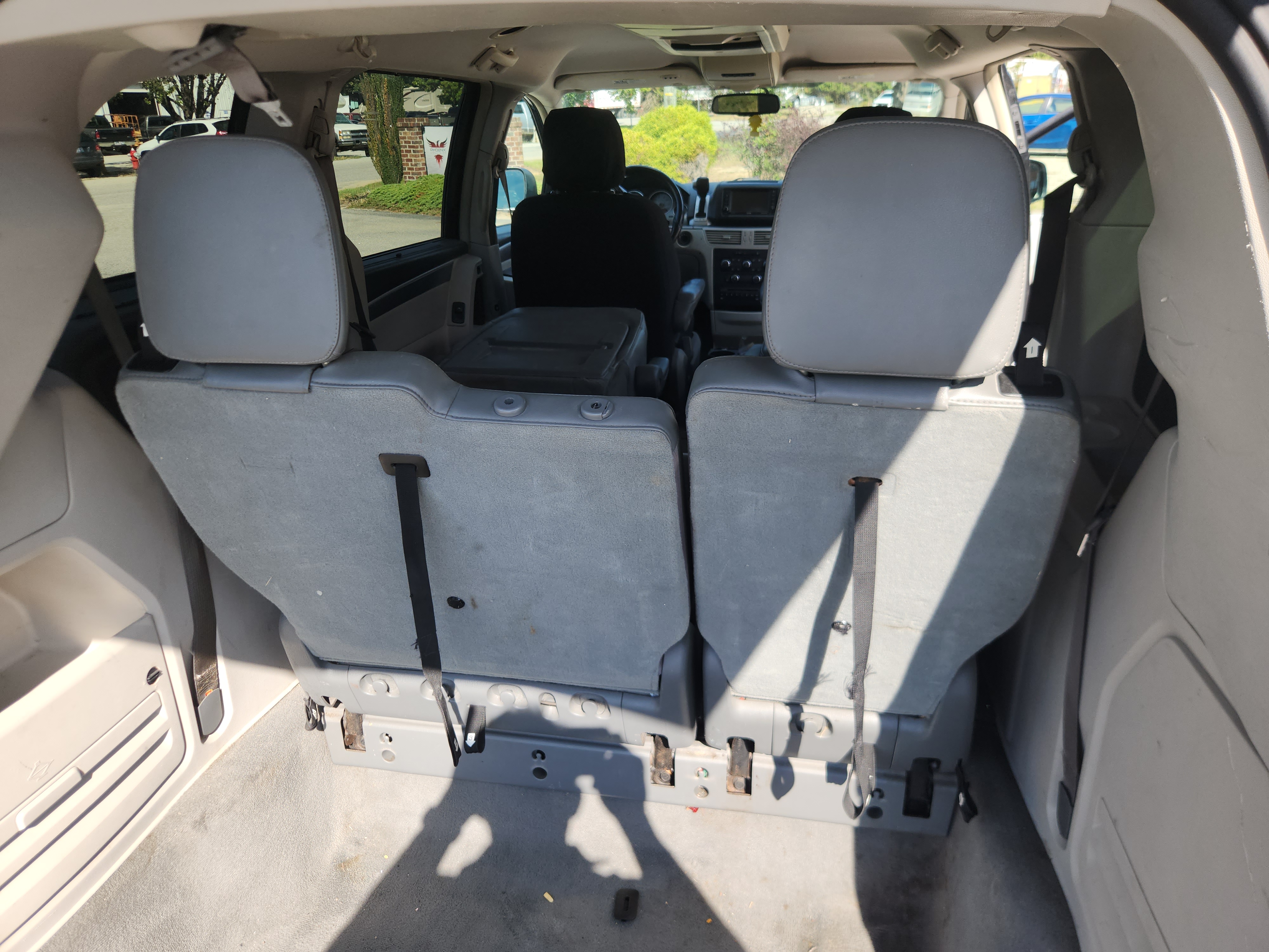 Used 2012 Volkswagen Routan SE FWD image 11
