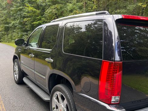 Used 2014 Cadillac Escalade Luxury image 4