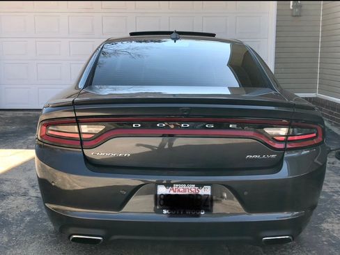 Used 2017 Dodge Charger SXT w/ Plus Group image 5
