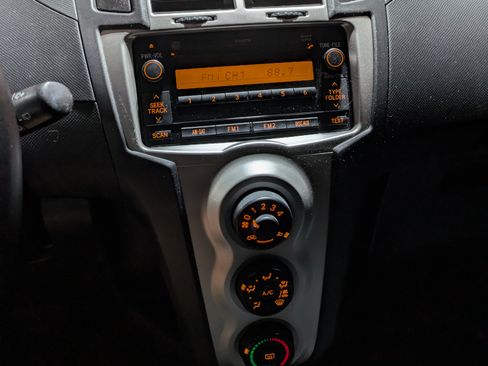 Used 2009 Toyota Yaris S image 5