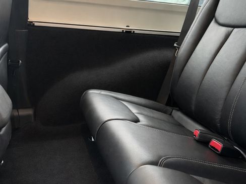 Used 2016 Jeep Wrangler Sahara w/ Connectivity Group image 10