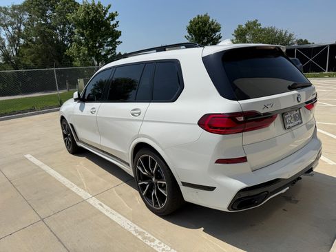 Used 2022 BMW X7 xDrive40i w/ M Sport Package AWD/4WD image 2