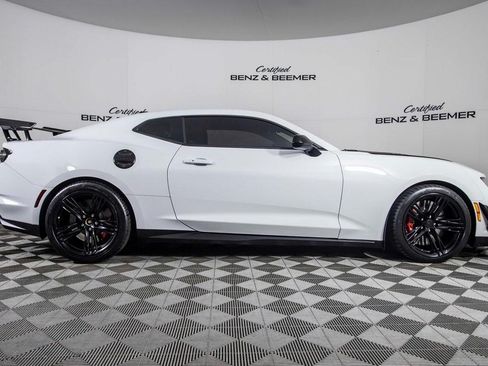 Used 2021 Chevrolet Camaro ZL1 RWD image 8