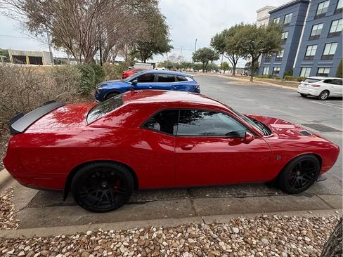 Used 2016 Dodge Challenger SRT Hellcat image 4