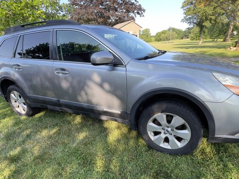 Used 2011 Subaru Outback 2.5i Limited AWD/4WD image 5