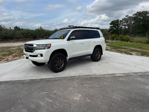 Used 2021 Toyota Land Cruiser Heritage Edition AWD/4WD image 2