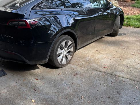 Used 2022 Tesla Model Y Long Range image 4