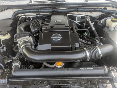 Used 2010 Nissan Pathfinder S image 1