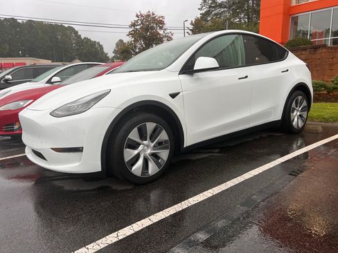 Used 2023 Tesla Model Y Long Range AWD/4WD image 16