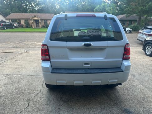 Used 2011 Ford Escape XLS w/ 102A Rapid Spec Order Code FWD image 5