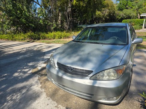 Used 2003 Toyota Camry XLE image 1