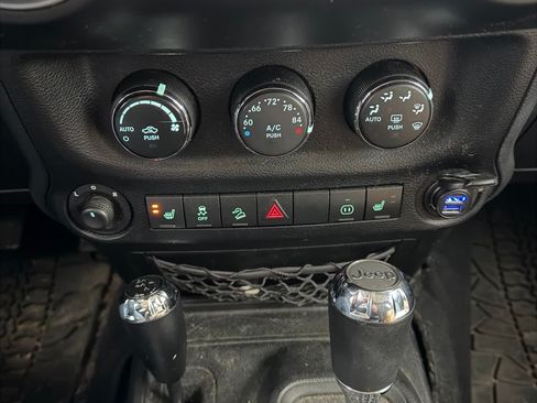Used 2012 Jeep Wrangler Unlimited Sahara w/ Connectivity Group image 6