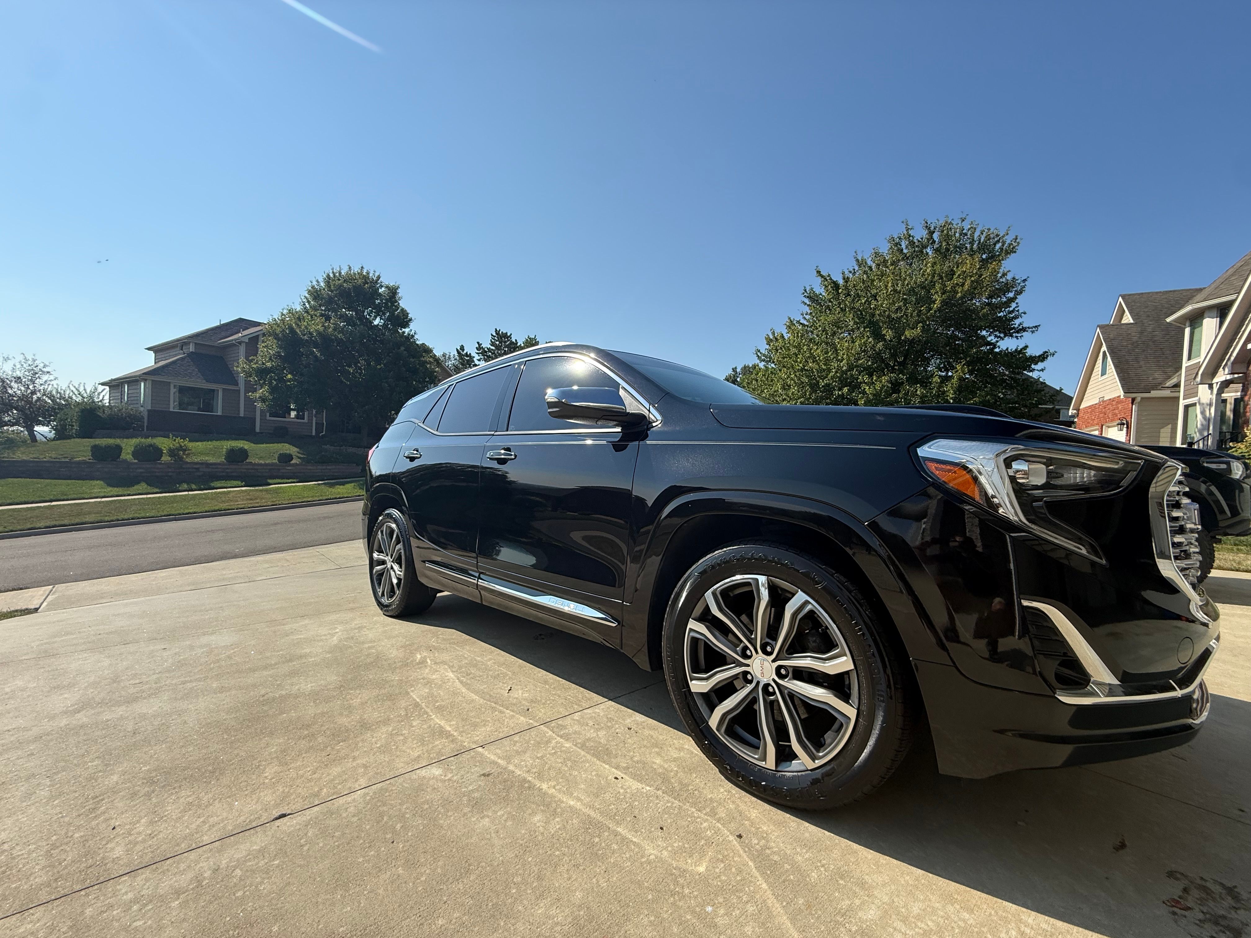 Used 2019 GMC Terrain Denali w/ Comfort Package FWD image 4