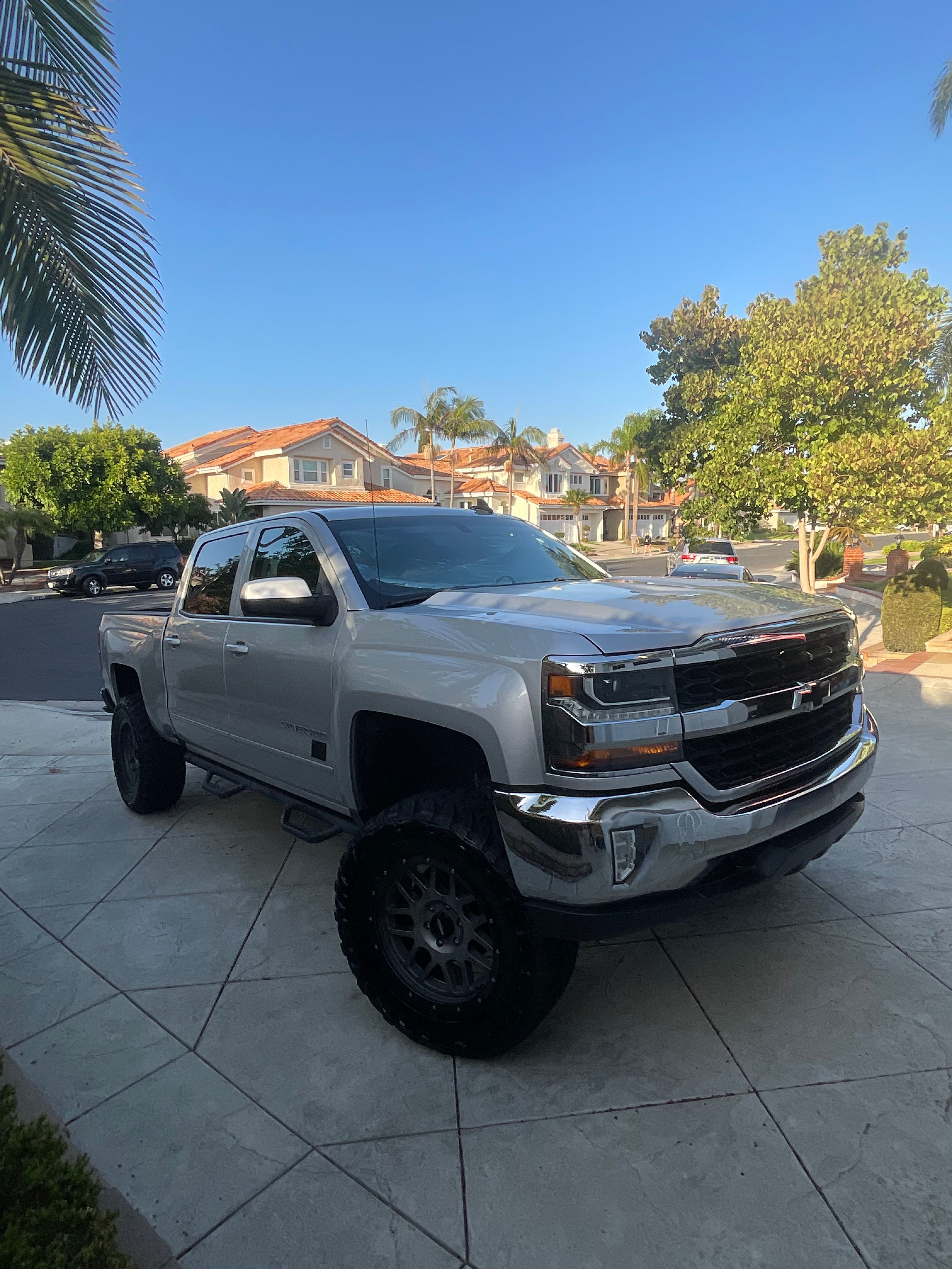 Used 2017 Chevrolet Silverado 1500 LT w/ All Star Edition AWD/4WD image 4