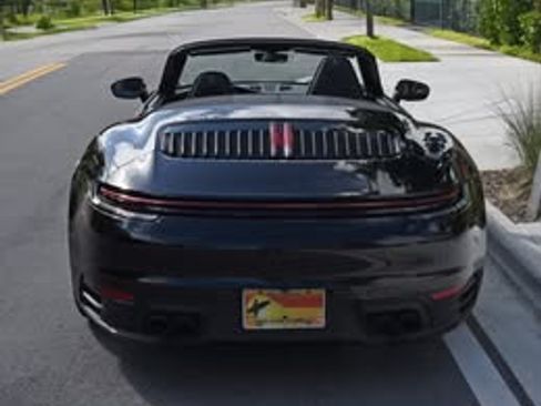Used 2022 Porsche 911 Carrera image 4