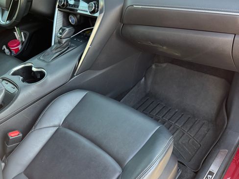 Used 2022 Toyota Venza XLE image 9