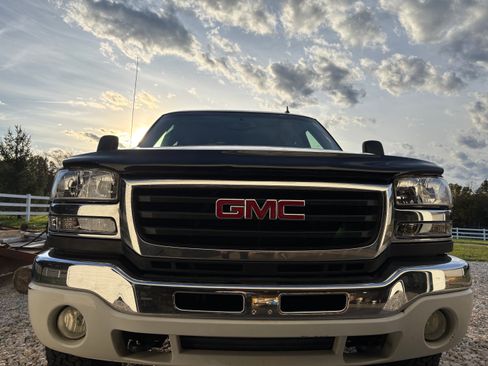 Used 2006 GMC Sierra 2500 W/T w/ Skid Plate Package image 25