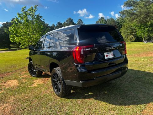 Used 2025 GMC Yukon Elevation w/ Elevation Premium Package AWD/4WD image 6