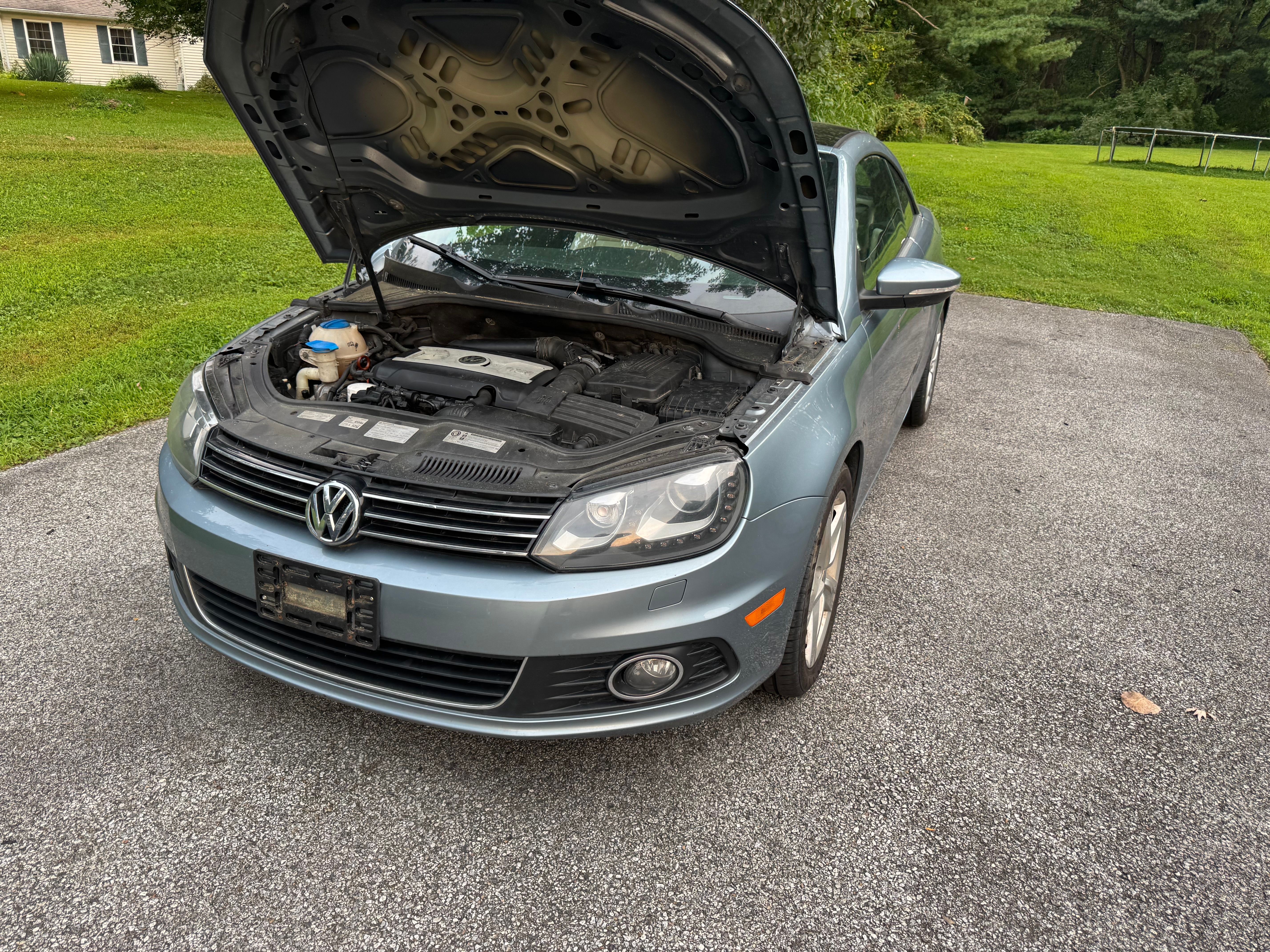Used 2012 Volkswagen Eos Lux FWD image 4