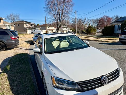 Used 2015 Volkswagen Jetta SE image 2