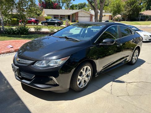 Used 2017 Chevrolet Volt Premier w/ Driver Confidence II Package FWD image 6